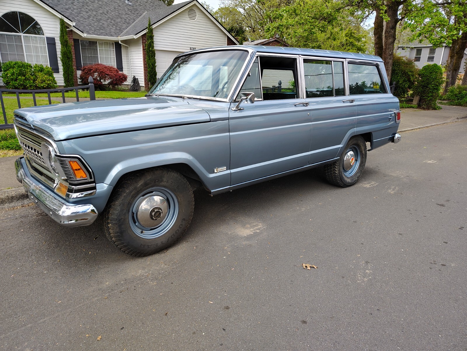 Jeep-Wagoneer-1971-Wagon-10