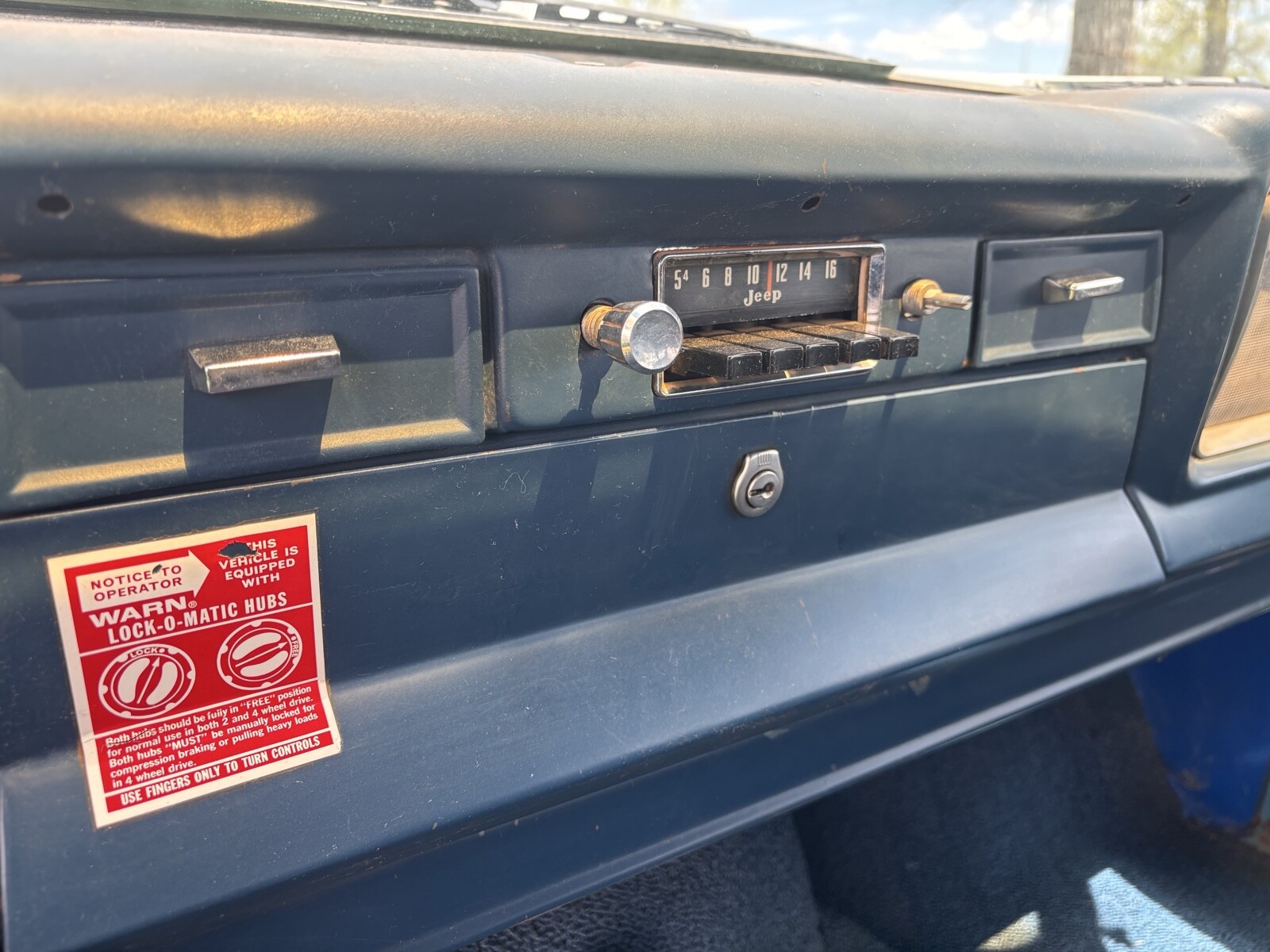 Jeep-Wagoneer-1971-Wagon-24