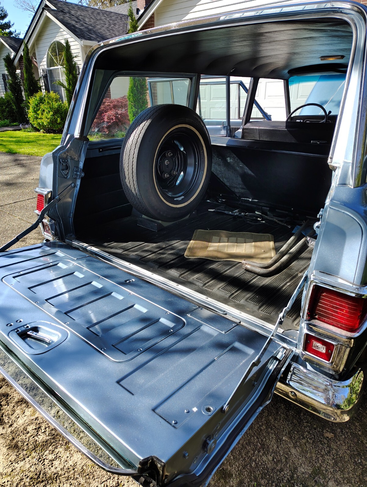 Jeep-Wagoneer-1971-Wagon-3