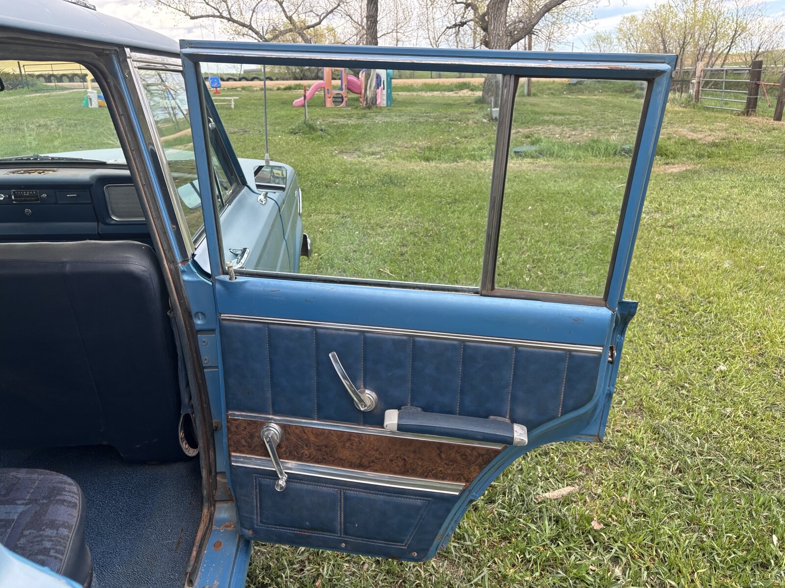 Jeep-Wagoneer-1971-Wagon-30