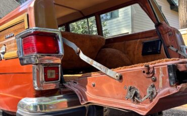 Jeep-Wagoneer-1981-SUV-9