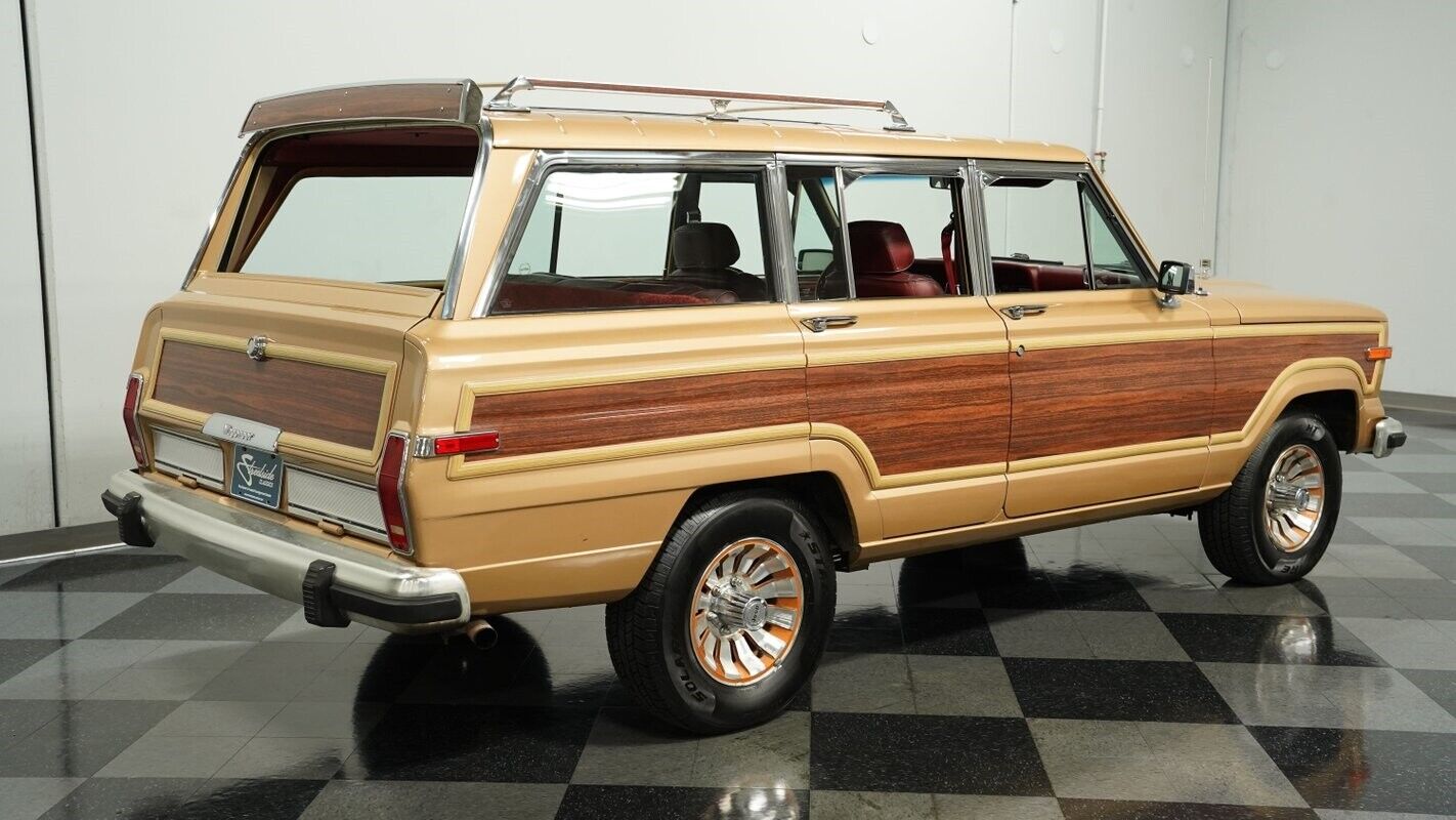 Jeep-Wagoneer-1985-Jeep-10