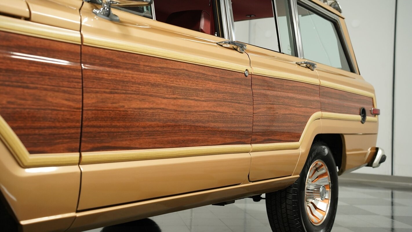 Jeep-Wagoneer-1985-Jeep-18