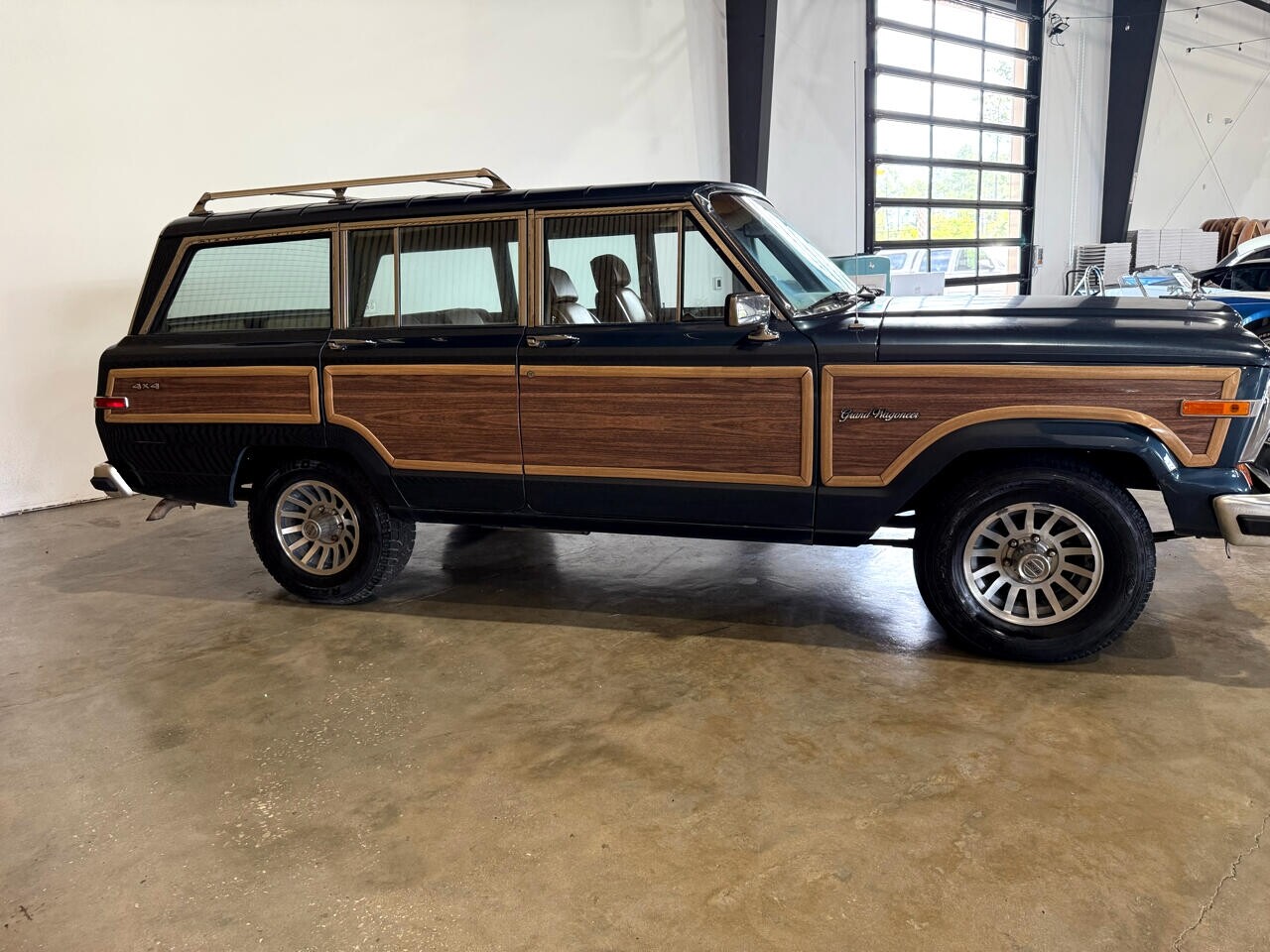 Jeep-Wagoneer-1988-SUV-10
