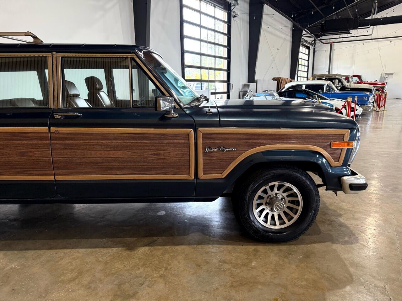 Jeep-Wagoneer-1988-SUV-11