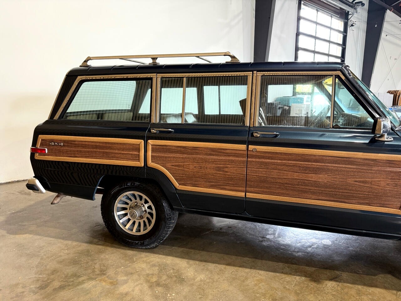 Jeep-Wagoneer-1988-SUV-12