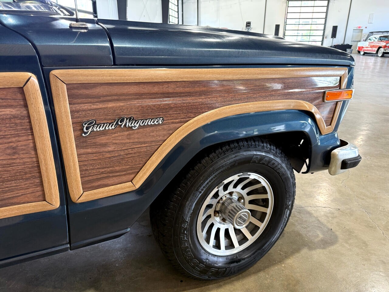 Jeep-Wagoneer-1988-SUV-13