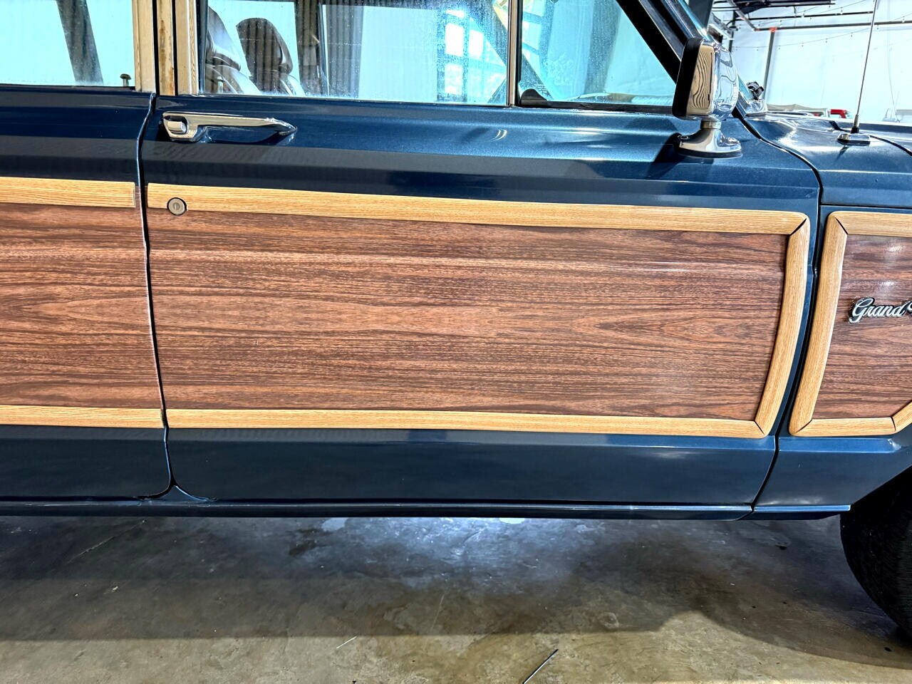Jeep-Wagoneer-1988-SUV-14