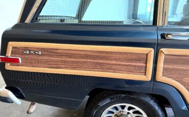 Jeep-Wagoneer-1988-SUV-16