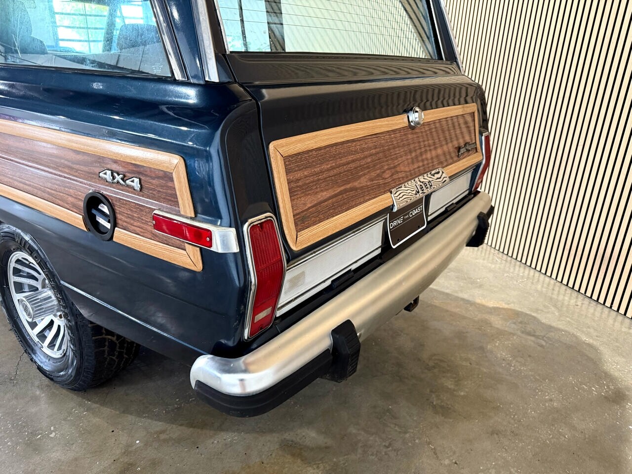 Jeep-Wagoneer-1988-SUV-18
