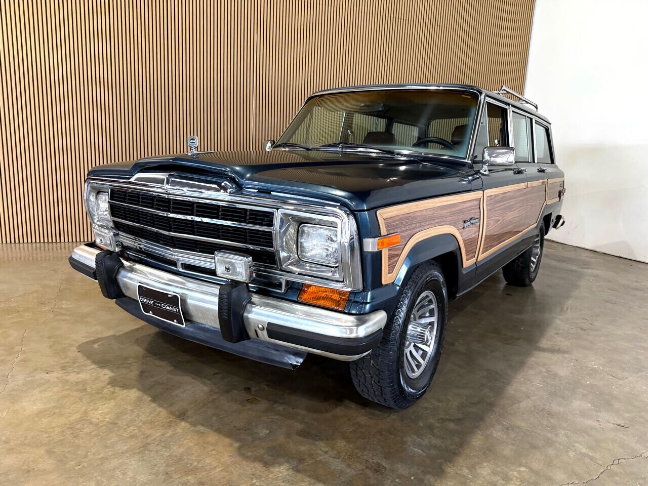 Jeep-Wagoneer-1988-SUV-2