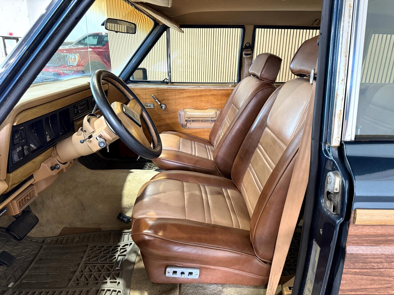 Jeep-Wagoneer-1988-SUV-24