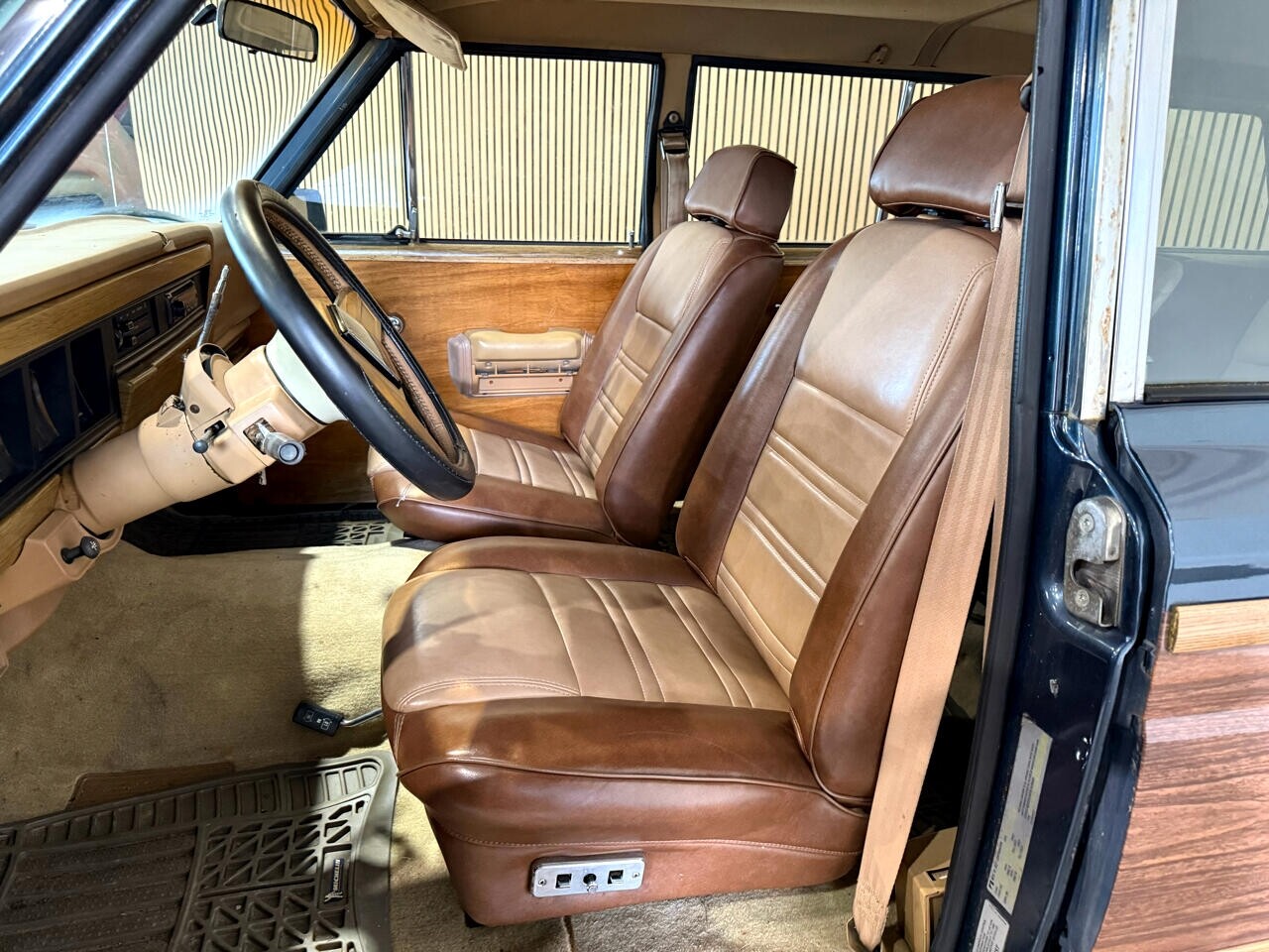 Jeep-Wagoneer-1988-SUV-25