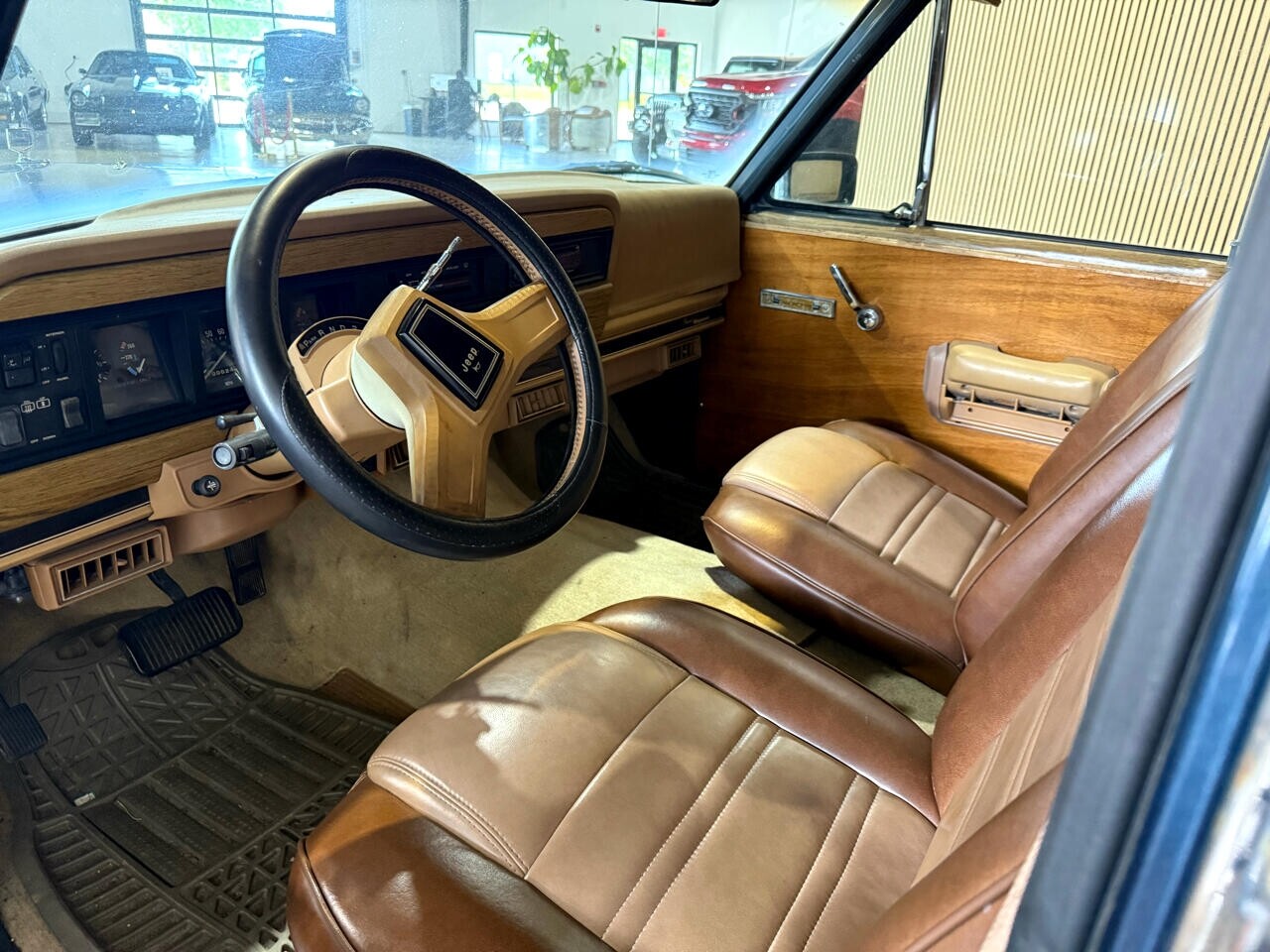 Jeep-Wagoneer-1988-SUV-26