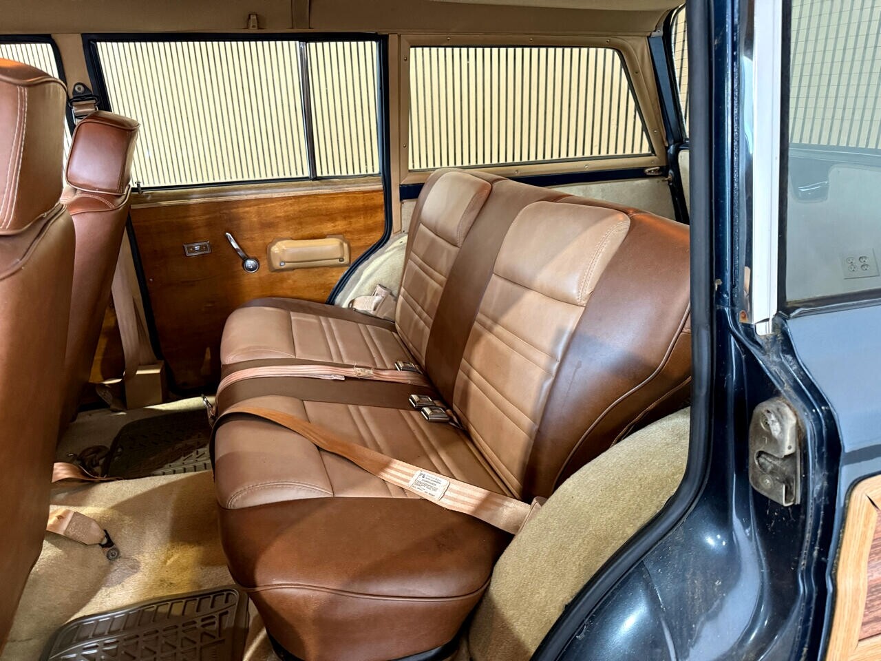 Jeep-Wagoneer-1988-SUV-29