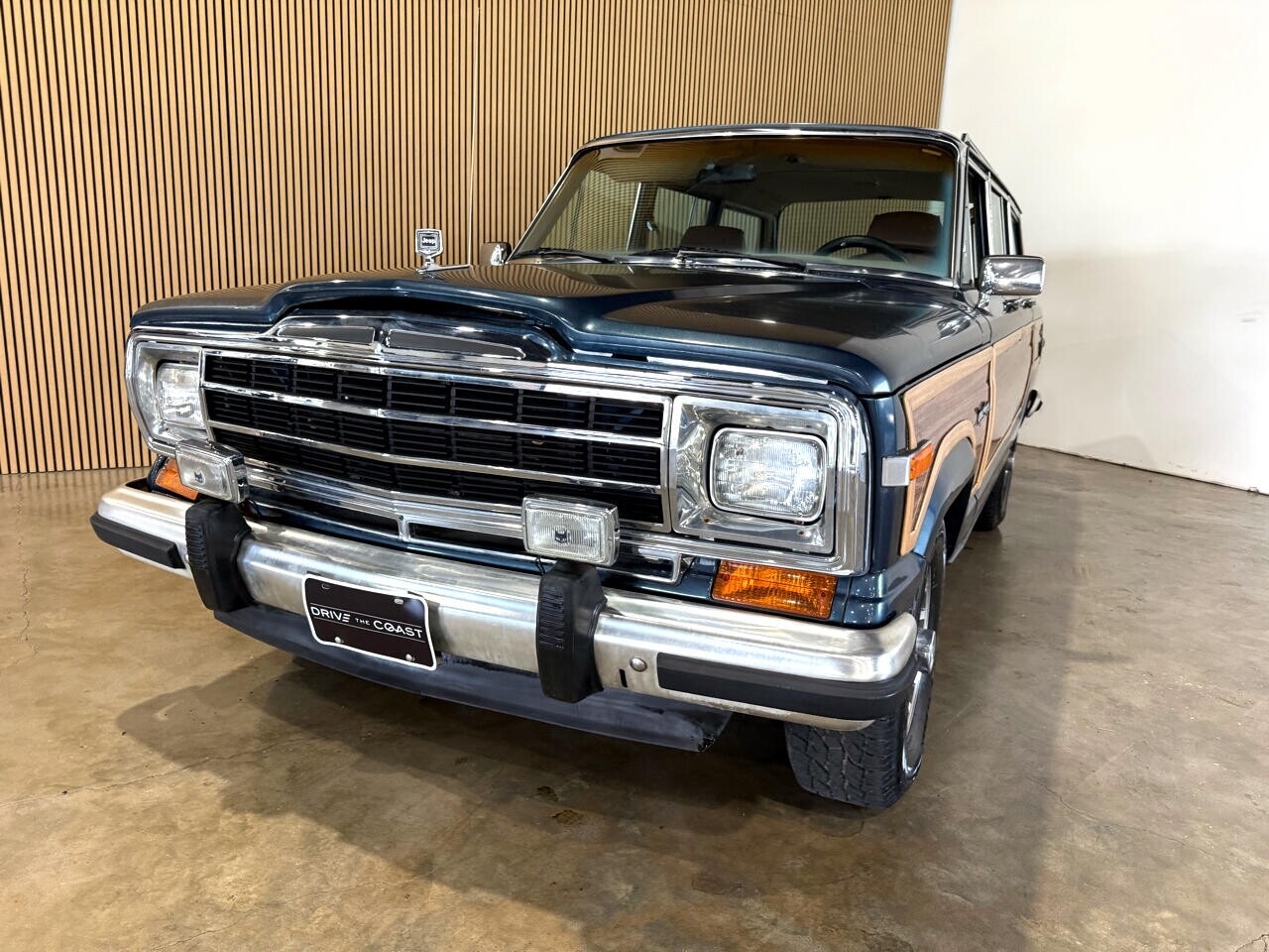 Jeep-Wagoneer-1988-SUV-3