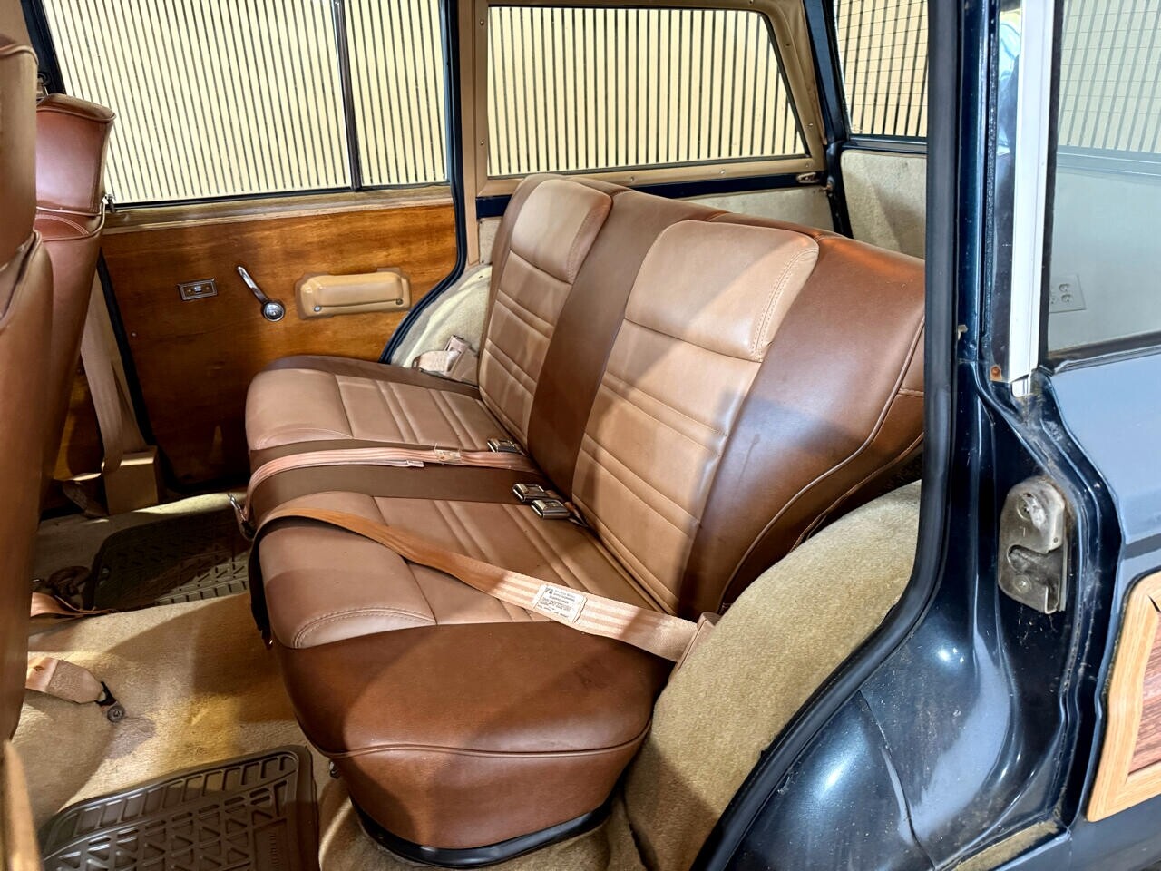 Jeep-Wagoneer-1988-SUV-30