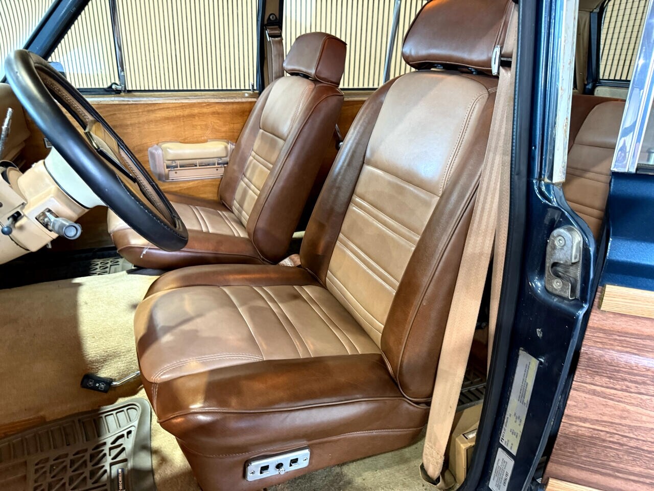 Jeep-Wagoneer-1988-SUV-36