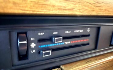 Jeep-Wagoneer-1988-SUV-38