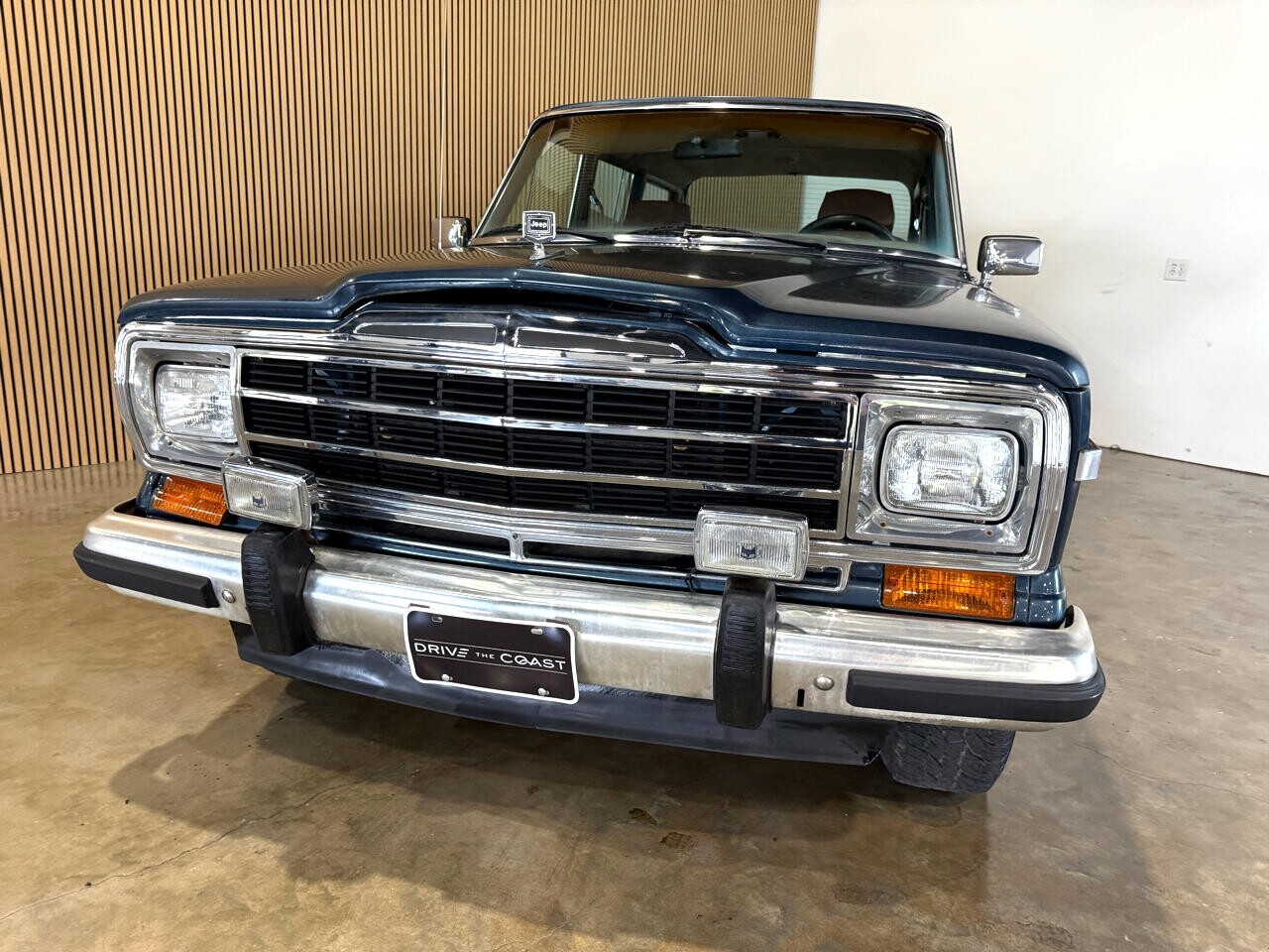 Jeep-Wagoneer-1988-SUV-4