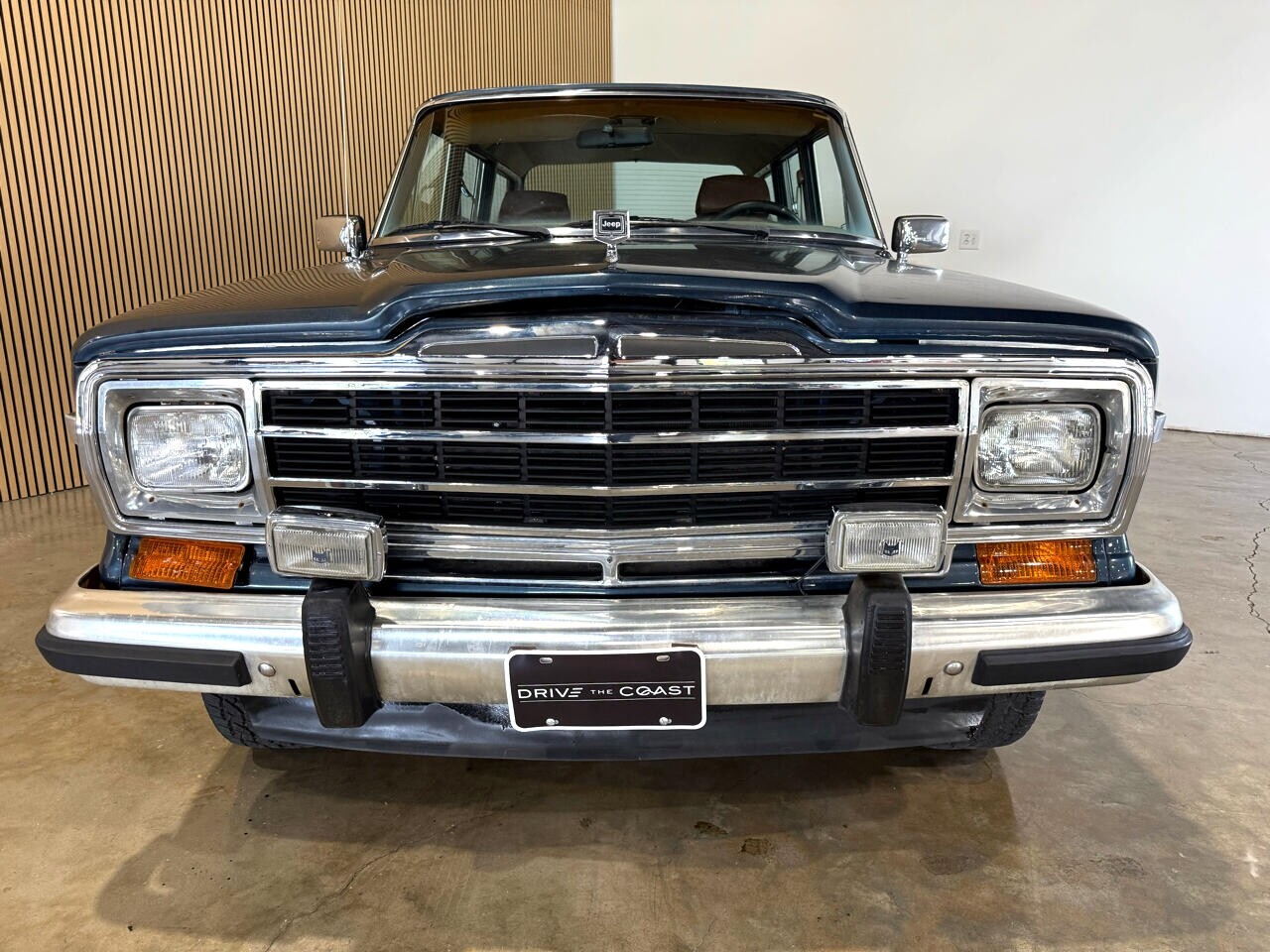 Jeep-Wagoneer-1988-SUV-5