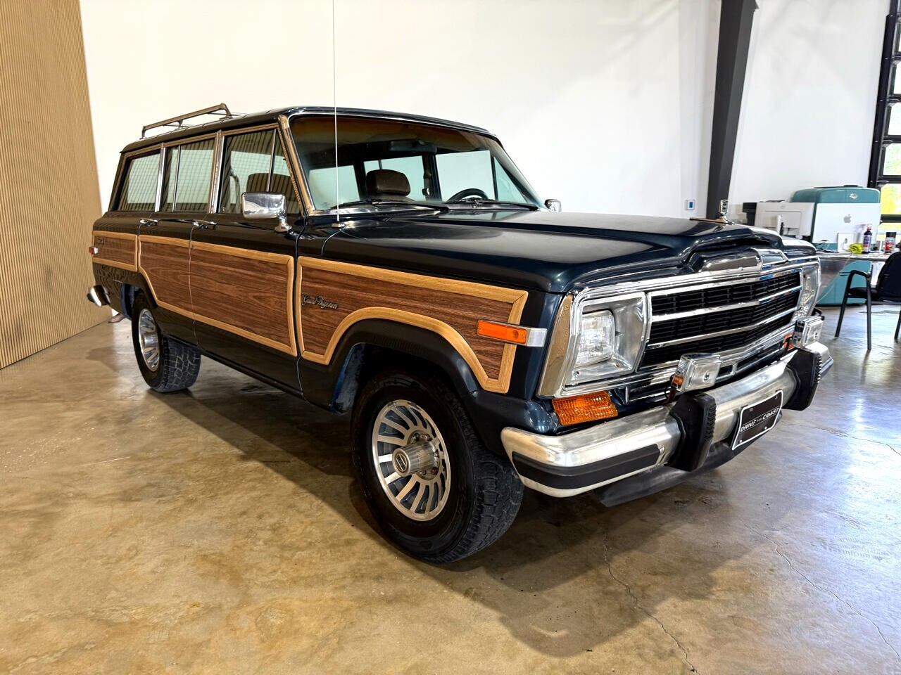 Jeep-Wagoneer-1988-SUV-7