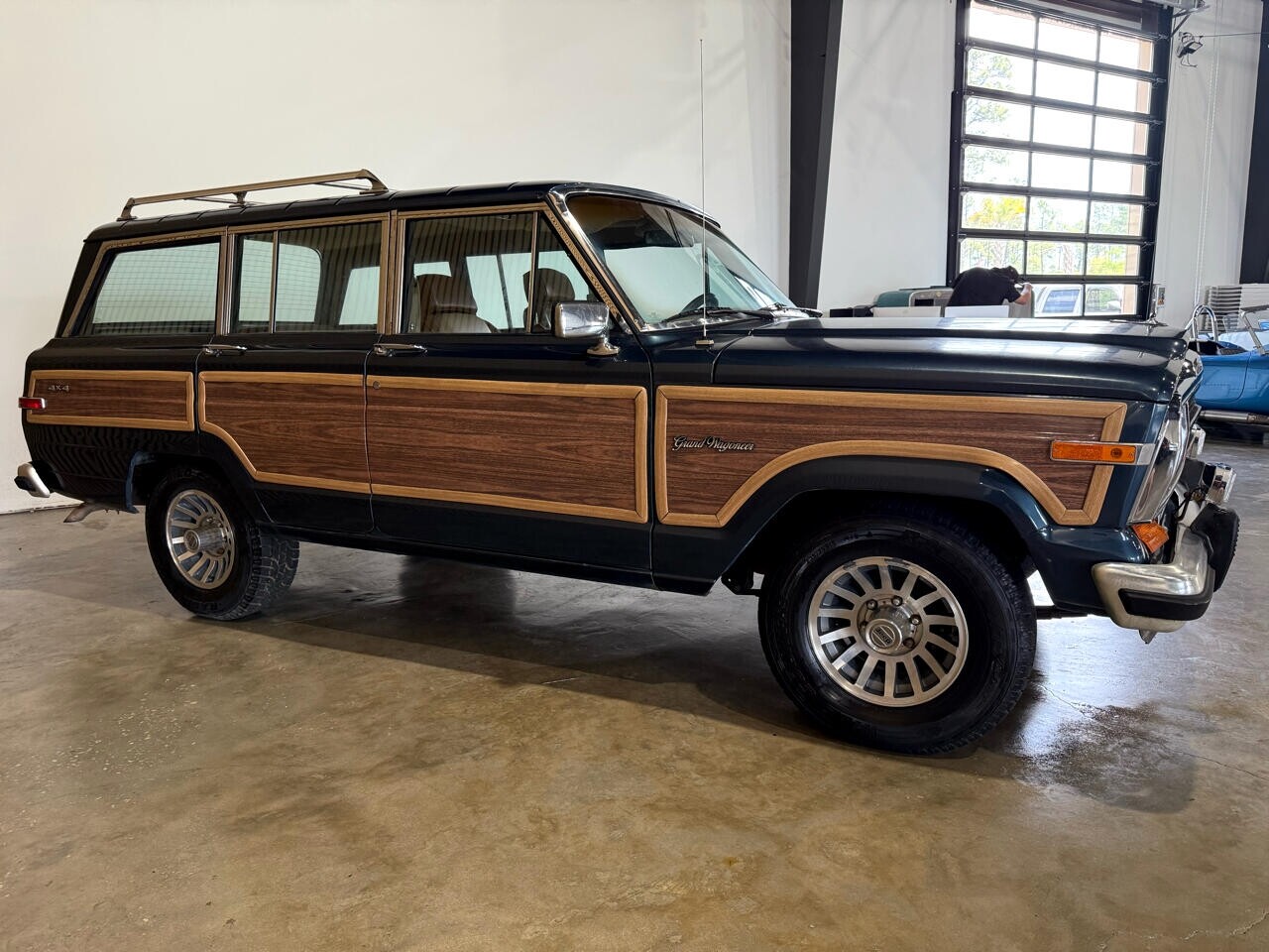 Jeep-Wagoneer-1988-SUV-8