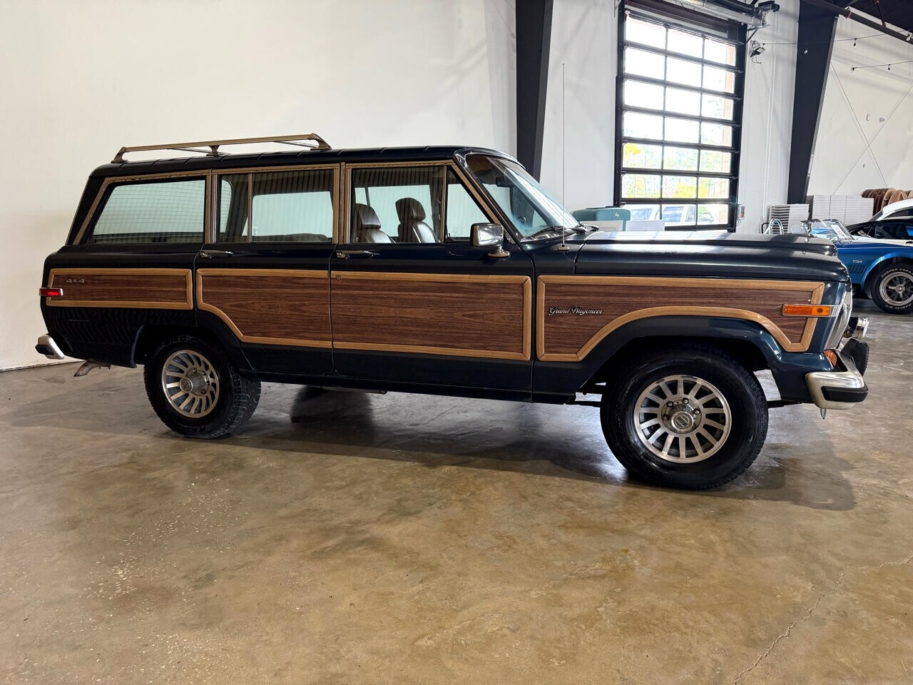 Jeep-Wagoneer-1988-SUV-9