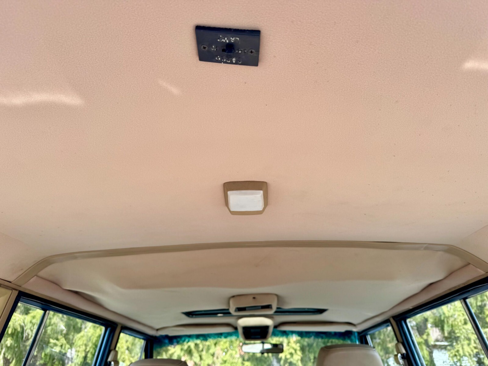 Jeep-Wagoneer-1991-SUV-34