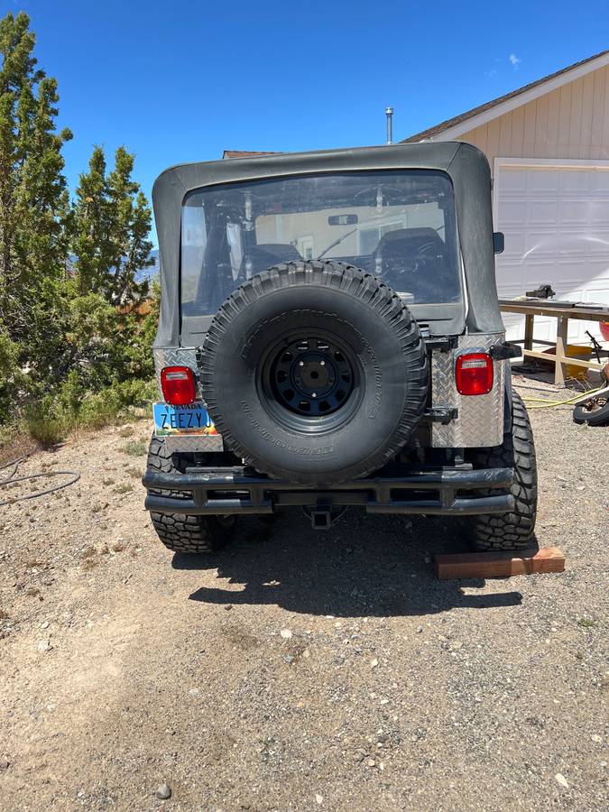Jeep-Wrangler-1978-black-3