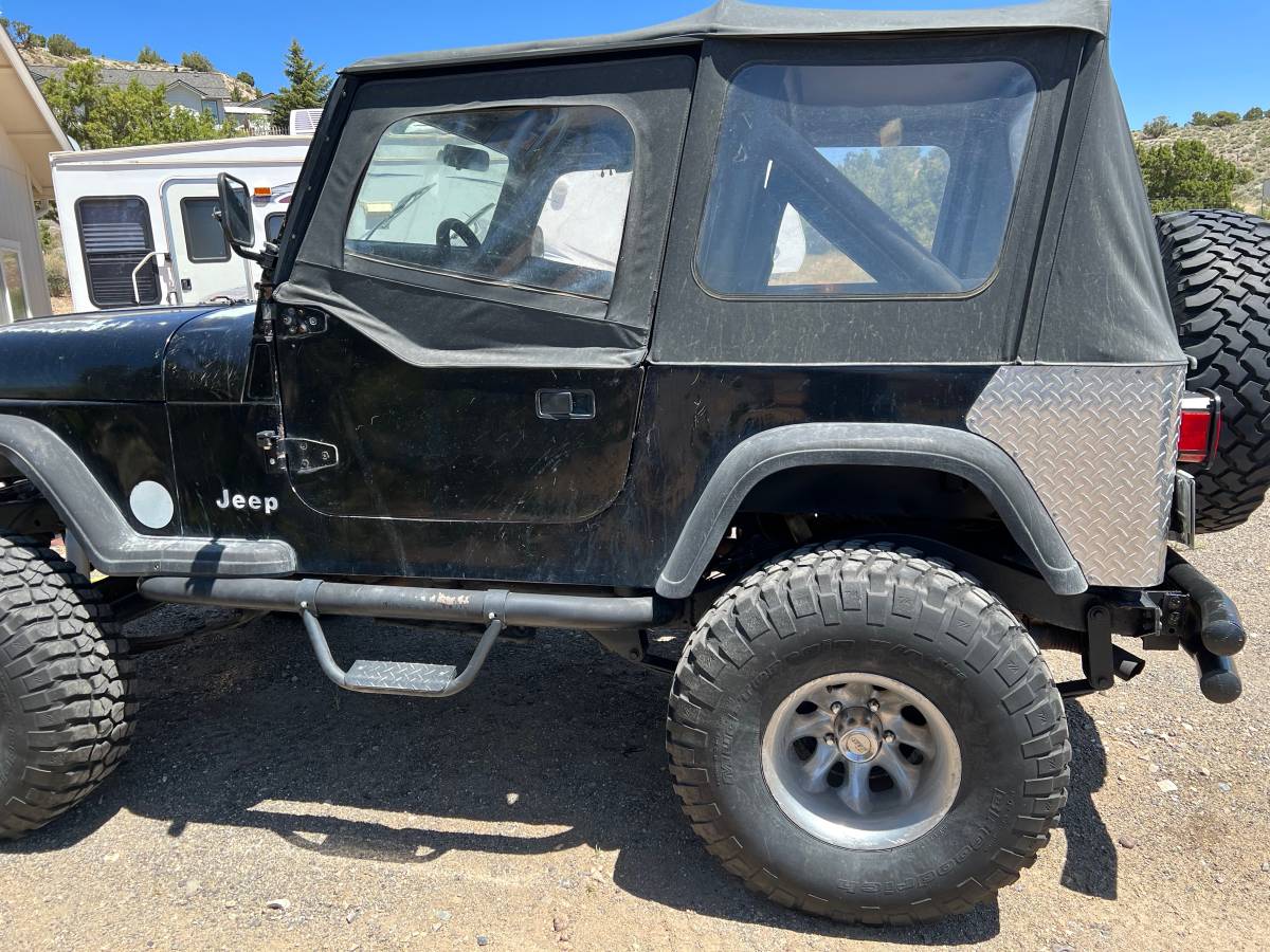 Jeep-Wrangler-1978-black-4