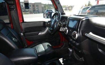 Jeep-Wrangler-unlimited-2011-red-10