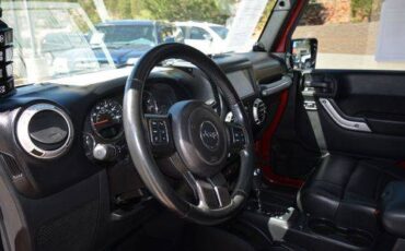 Jeep-Wrangler-unlimited-2011-red-12