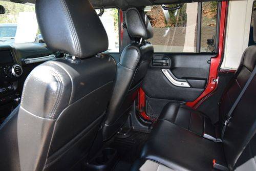 Jeep-Wrangler-unlimited-2011-red-13