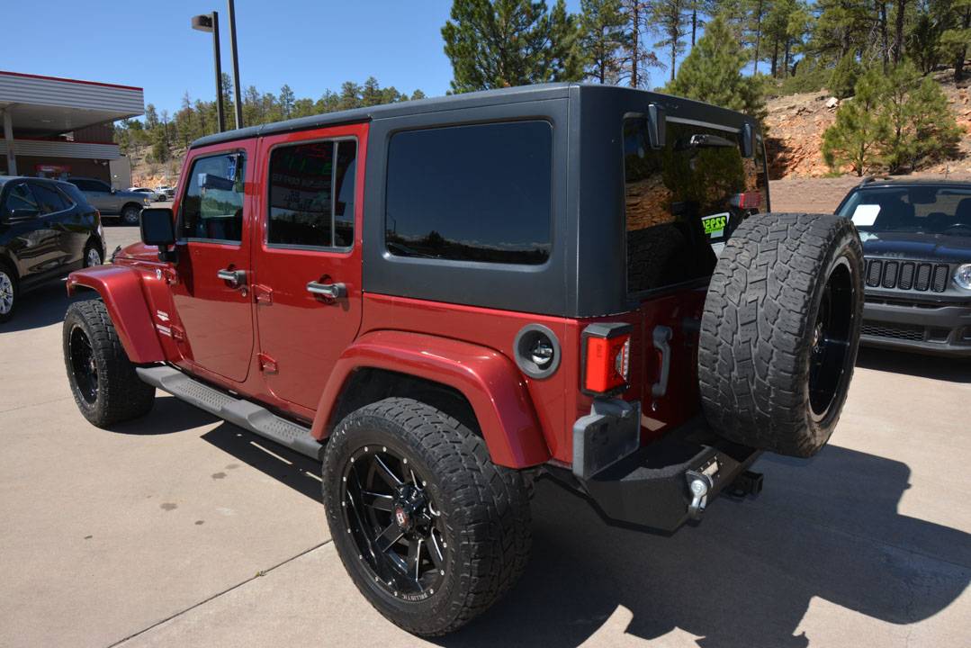 Jeep-Wrangler-unlimited-2011-red-2