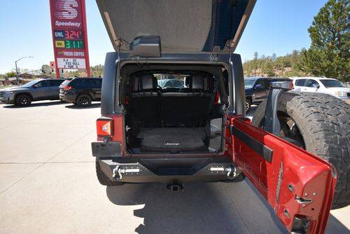 Jeep-Wrangler-unlimited-2011-red-6