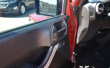 Jeep-Wrangler-unlimited-2011-red-7