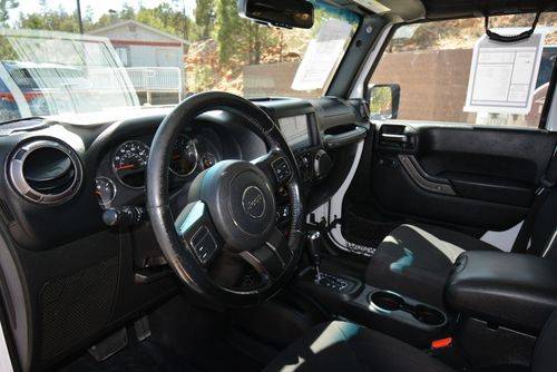 Jeep-Wrangler-unlimited-2018-white-10