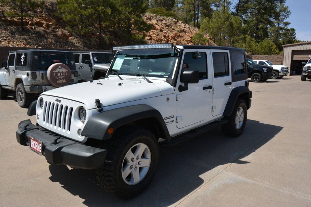 Jeep-Wrangler-unlimited-2018-white-13