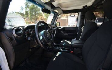 Jeep-Wrangler-unlimited-2018-white-14
