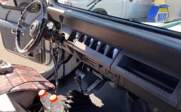 Jeep-Yj-1991-white-11