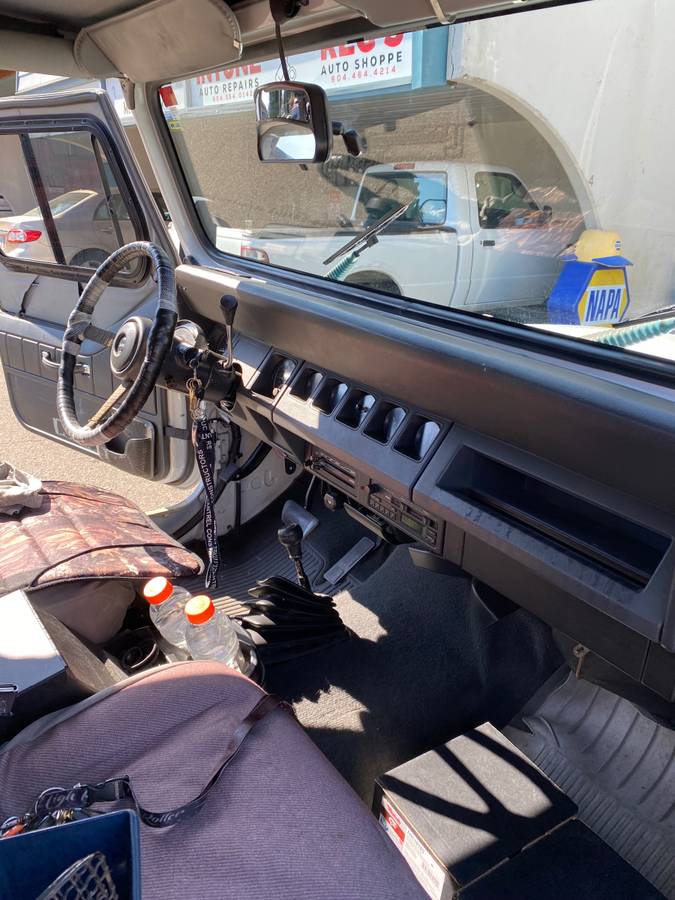 Jeep-Yj-1991-white-11