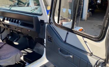 Jeep-Yj-1991-white-12