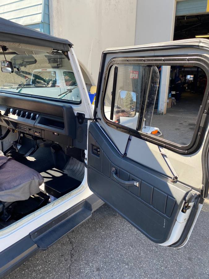 Jeep-Yj-1991-white-12