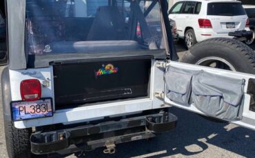 Jeep-Yj-1991-white-4