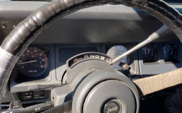 Jeep-Yj-1991-white-8