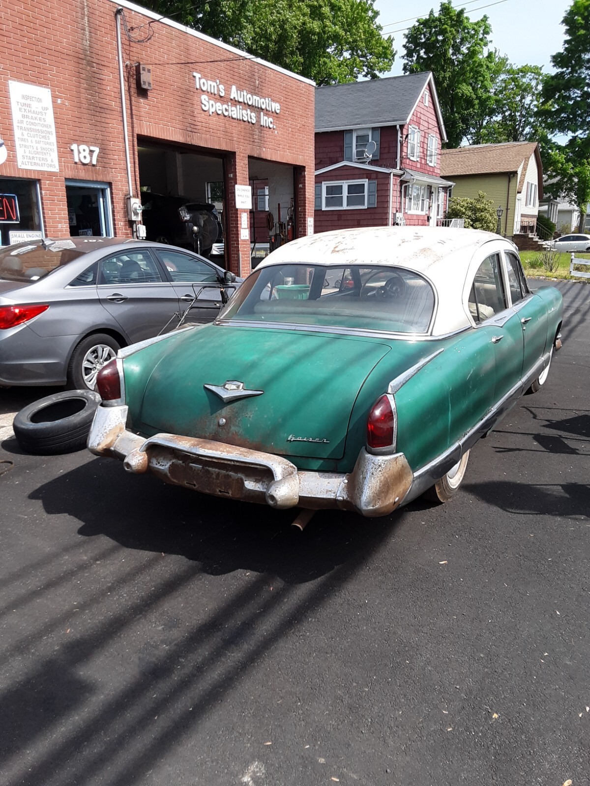 Kaiser-MANHATTAN-1953-Sedan-2