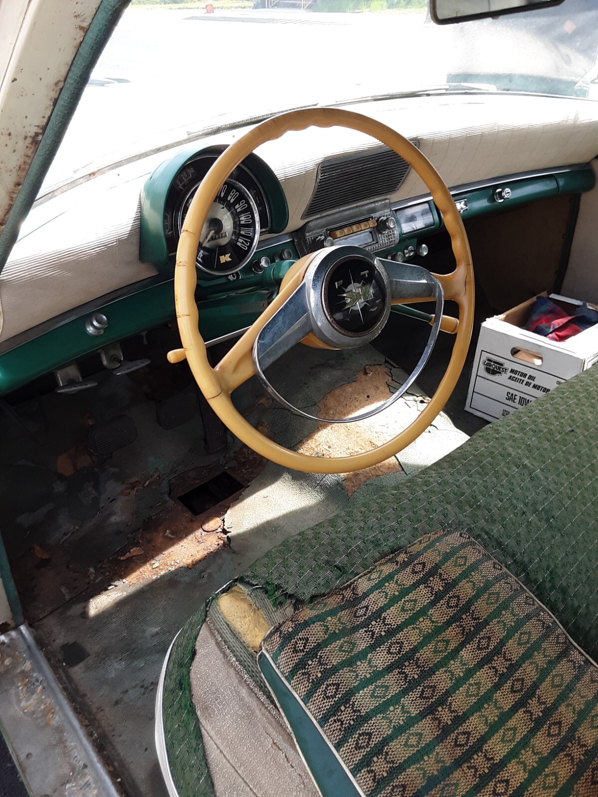 Kaiser-MANHATTAN-1953-Sedan-4