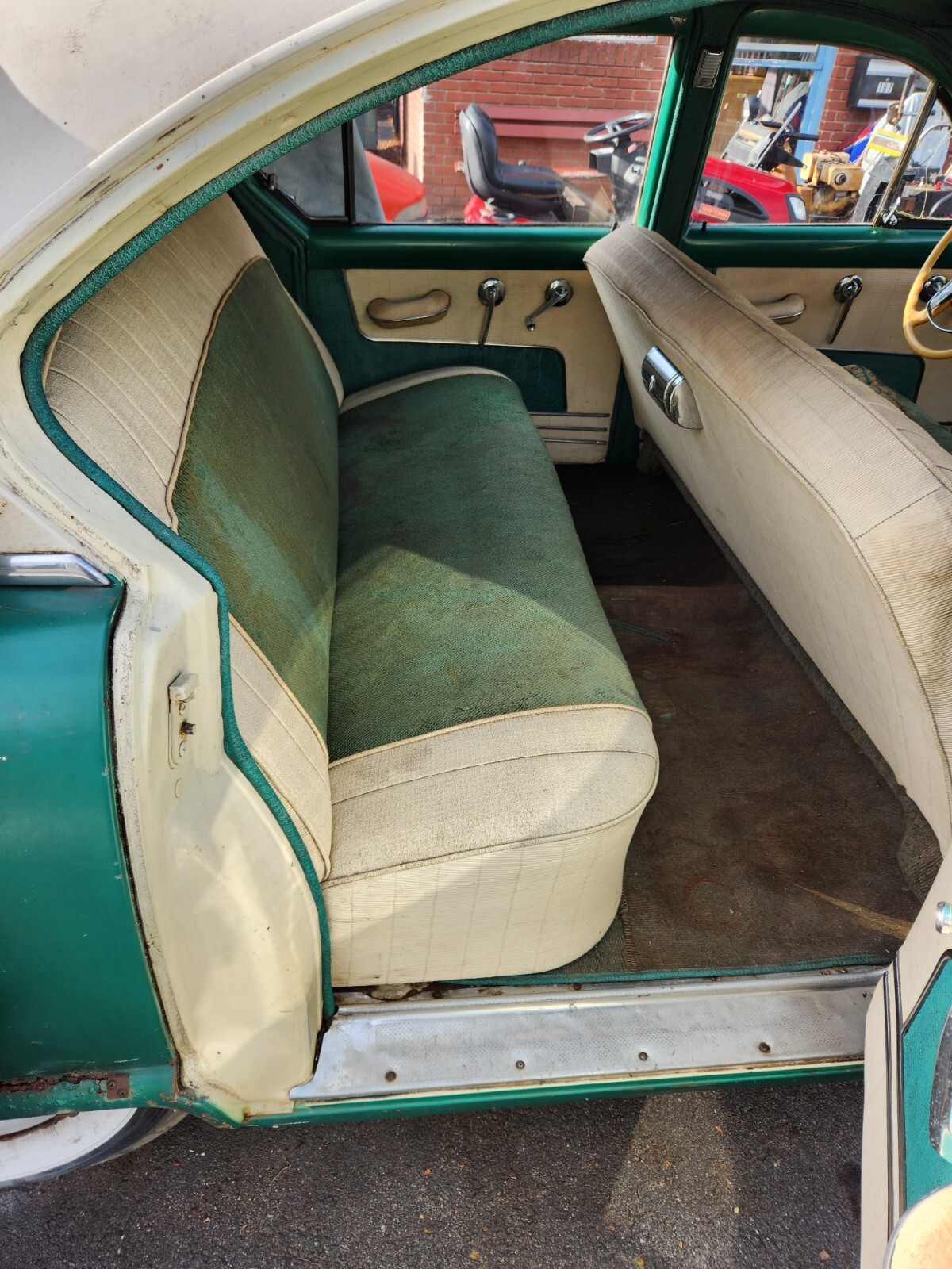 Kaiser-MANHATTAN-1953-Sedan-6