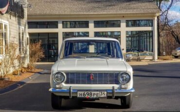 Lada-VAZ-2102-1978-Wagon-1